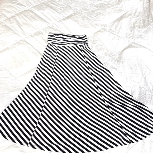 GAP Dresses & Skirts - GAP White and Navy Striped Maxi Skirt